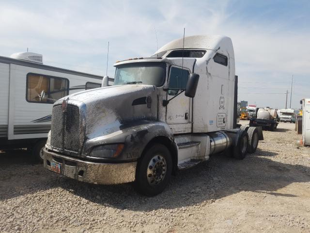 1XKAD49X0DR363355 - 2013 KENWORTH CONSTRUCTI WHITE photo 2