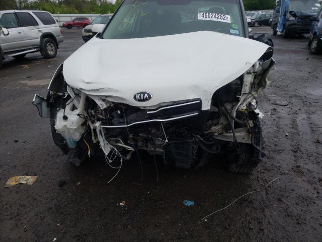 KNDJN2A23J7553333 - 2018 KIA SOUL  photo 9