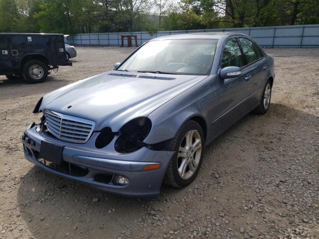 WDBUF83J15X172683 - 2005 MERCEDES-BENZ E 500 4MAT BLUE photo 2