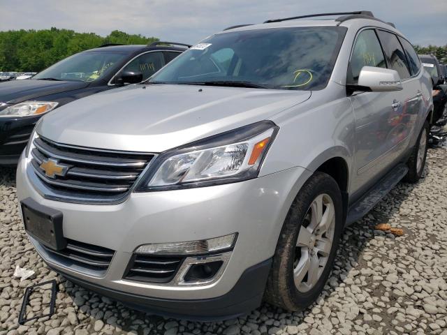 1GNKRJKD4HJ334193 - 2017 CHEVROLET TRAVERSE P GRAY photo 2