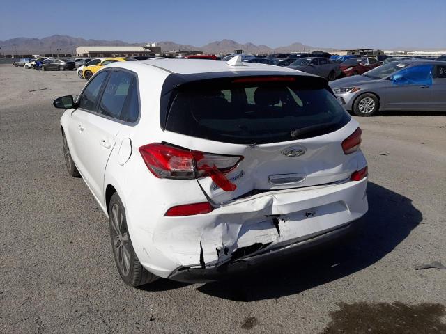 KMHH35LEXJU034581 - 2018 HYUNDAI ELANTRA GT WHITE photo 9