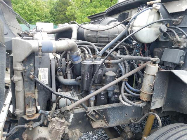 1M1AE07Y01W008857 - 2001 MACK 600 CX600 WHITE photo 7