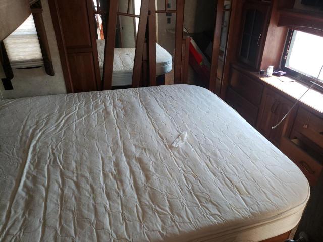 4YDF37227D4702028 - 2013 KEYSTONE MONTANA WHITE photo 5