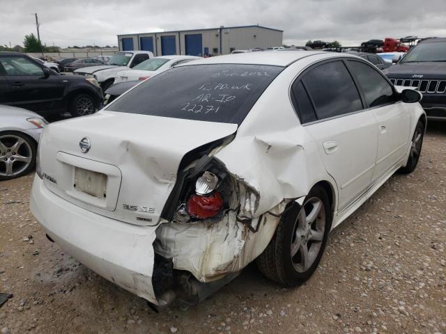 1N4BL11D95N919535 - 2005 NISSAN ALTIMA SE WHITE photo 4