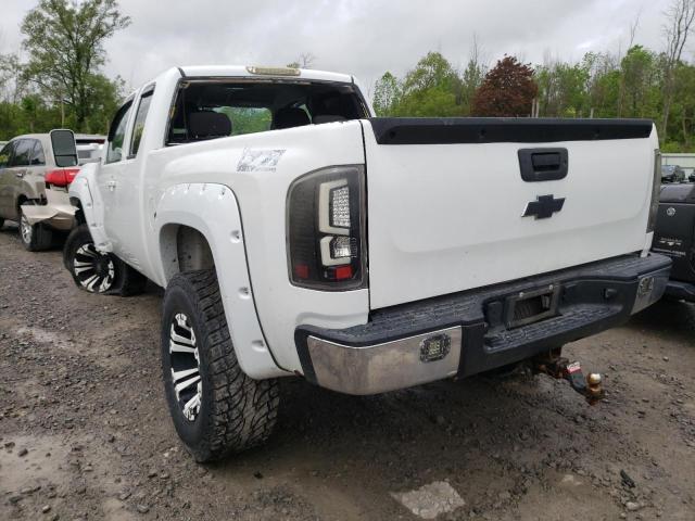 1GCRKSE31BZ232640 - 2011 CHEVROLET SILVRDO LT WHITE photo 3