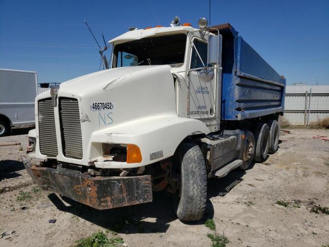 1XKBD99X2SS658299 - 1995 KENWORTH CONSTRUCTI WHITE photo 2