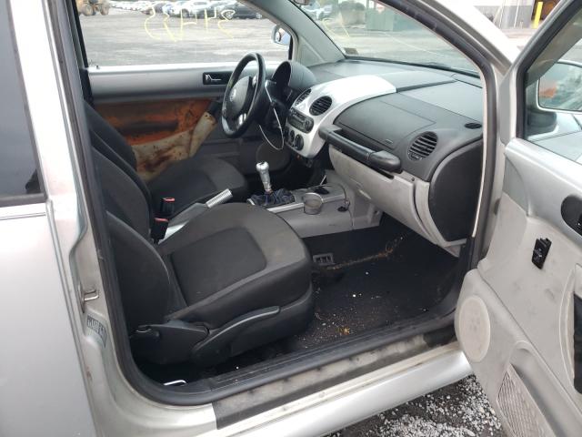 3VWCF21C7YM444241 - 2000 VOLKSWAGEN NEW BEETLE 银色 照片 5