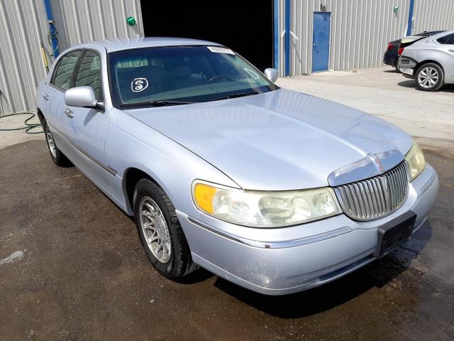 1LNHM82W72Y627110 - 2002 LINCOLN TOWN CAR S SILVER photo 1