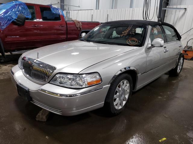 2LNBL8CV6BX756020 - 2011 LINCOLN TOWN CAR S SILVER photo 2