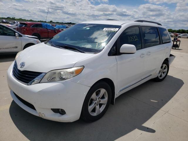 5TDKK3DC5CS276023 - 2012 TOYOTA SIENNA LE WHITE photo 2