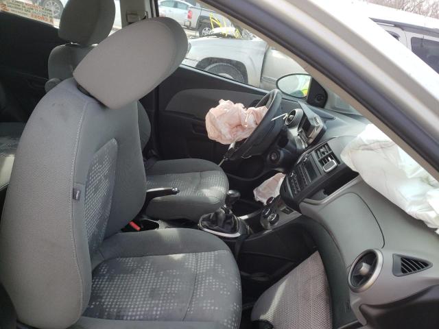 1G1JB6SH1G4185580 - 2016 CHEVROLET SONIC LS SILVER photo 5