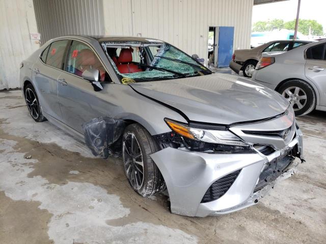 4T1B61HK7JU126820 - 2018 TOYOTA CAMRY XSE SILVER photo 1