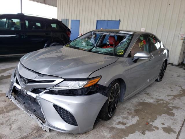 4T1B61HK7JU126820 - 2018 TOYOTA CAMRY XSE SILVER photo 2