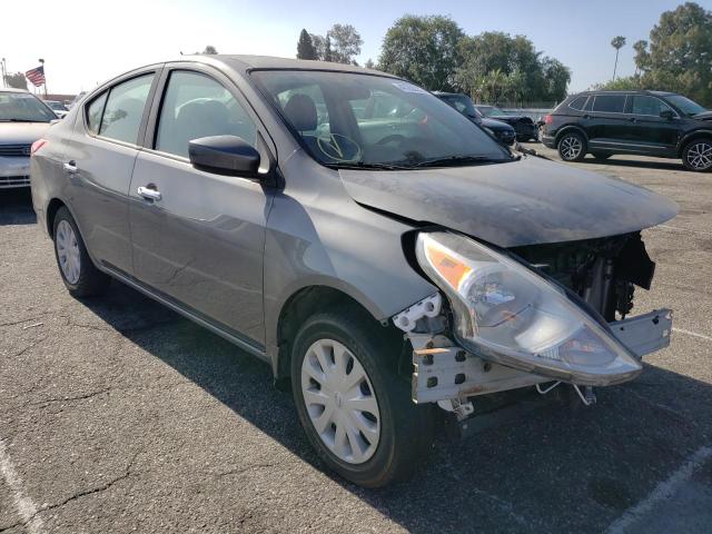 3N1CN7AP5JL866741 - 2018 NISSAN VERSA S GRAY photo 1