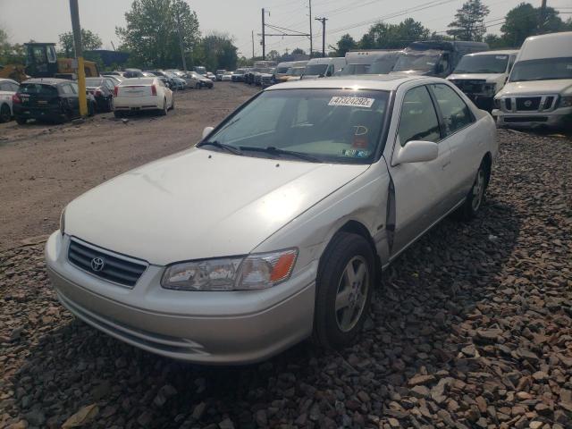 JT2BG22K510557544 - 2001 TOYOTA CAMRY CE WHITE photo 2