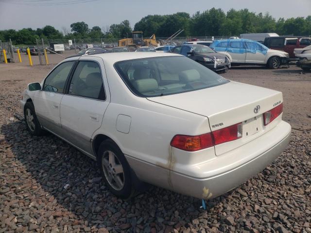 JT2BG22K510557544 - 2001 TOYOTA CAMRY CE WHITE photo 3