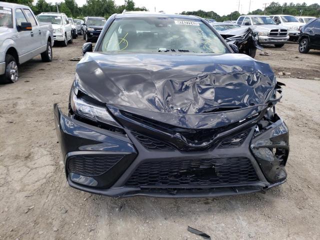 4T1S11AK4MU615558 - 2021 TOYOTA CAMRY NIGH BLACK photo 9