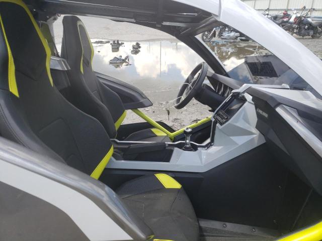 57XAARFAXJ8125104 - 2018 POLARIS SLINGSHOT TWO TONE photo 5