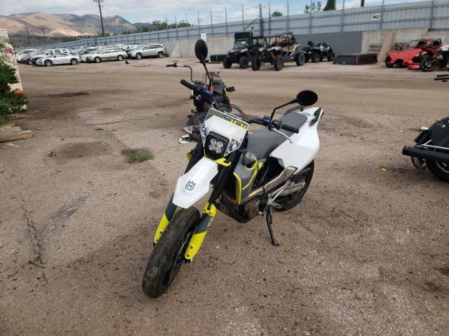 VBKUSV40XMM710636 - 2021 HUSQVARNA SUPERMOTO WHITE photo 2