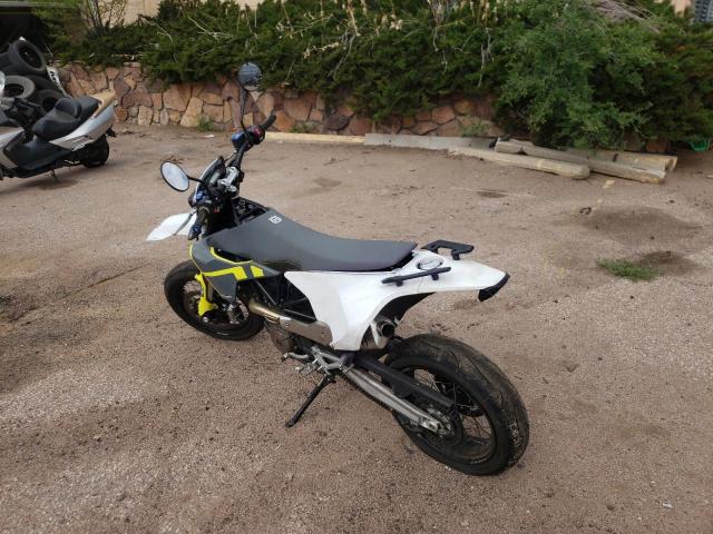 VBKUSV40XMM710636 - 2021 HUSQVARNA SUPERMOTO WHITE photo 3