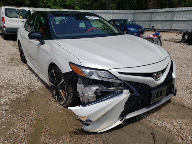 4T1B61HK9JU012124 - 2018 TOYOTA CAMRY XSE WHITE photo 1