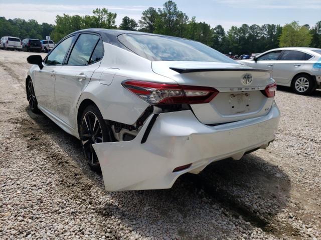 4T1B61HK9JU012124 - 2018 TOYOTA CAMRY XSE WHITE photo 3