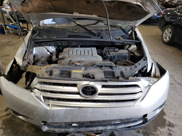 5TDBK3EH6CS170433 - 2012 TOYOTA HIGHLANDER Күміс фото 7