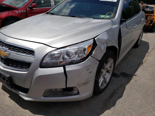 1G11D5SR5DF136542 - 2013 CHEVROLET MALIBU 1LT ვერცხლისფერი ფოტო 9