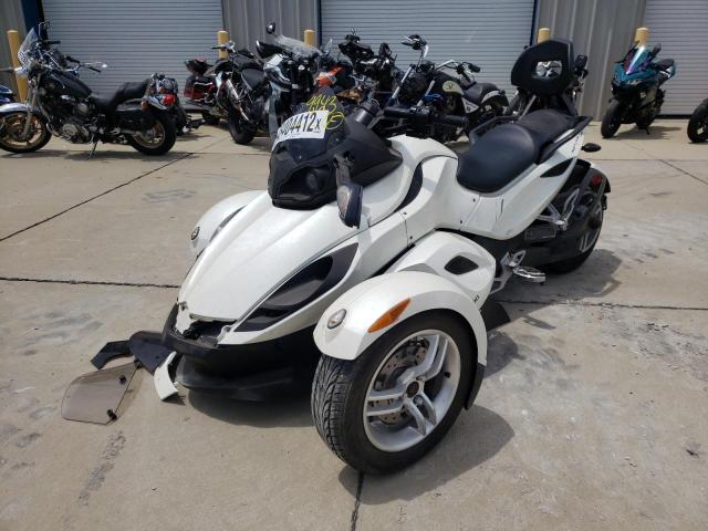 2BXJADA16CV000103 - 2012 CAN-AM SPYDER ROA WHITE photo 2