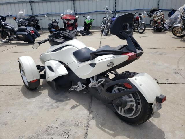 2BXJADA16CV000103 - 2012 CAN-AM SPYDER ROA WHITE photo 3