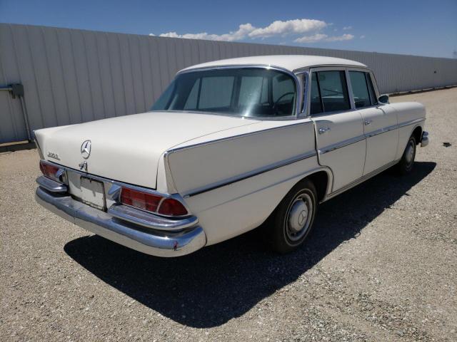 11101012070454 - 1966 MERCEDES-BENZ 230S WHITE photo 4