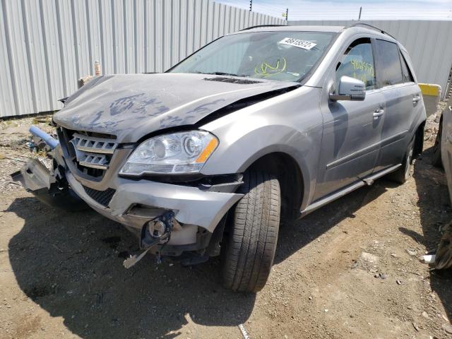 4JGBB8GB9BA719149 - 2011 MERCEDES-BENZ ML 350 4MA SILVER photo 2