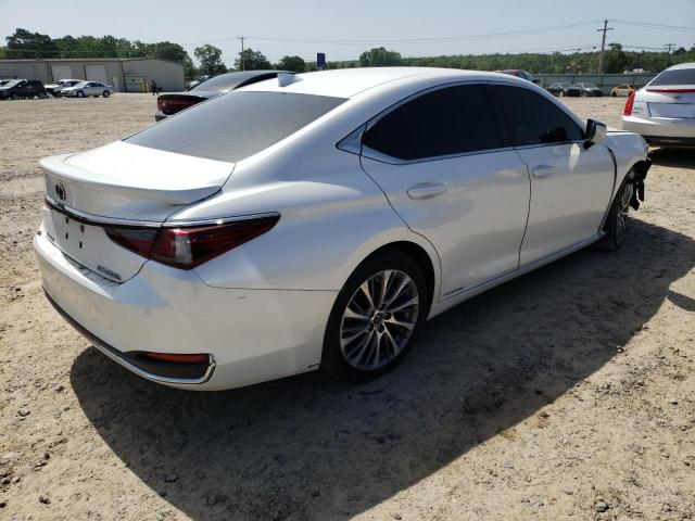 58AB21B1XKU003552 - 2019 LEXUS ES 300H WHITE photo 4