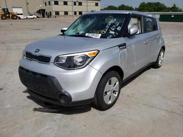 KNDJN2A23F7776690 - 2015 KIA SOUL SILVER photo 2