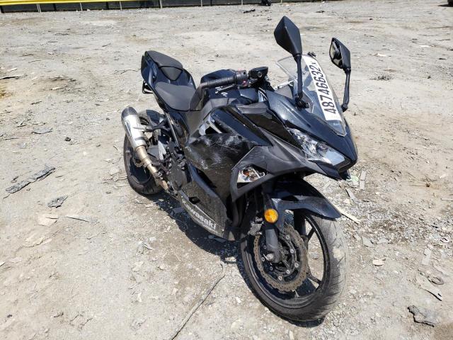 JKAEXKH10JDA12277 - 2018 KAWASAKI EX400 BLACK photo 1