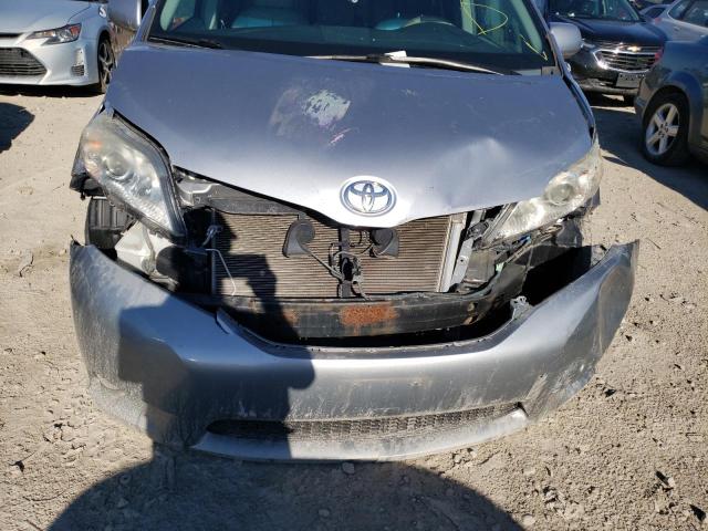 5TDYK3DC1BS161380 - 2011 TOYOTA SIENNA XLE SILVER photo 9