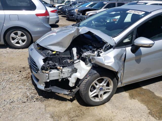 3FADP4BJ6JM104605 - 2018 FORD FIESTA SE SILVER photo 9