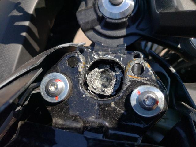 JKAEXEJ17HDA00665 - 2017 KAWASAKI EX650 J შავი ფოტო 9