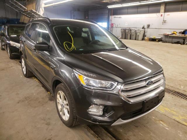 1FMCU9GD7JUC00765 - 2018 FORD ESCAPE SE GRAY photo 1