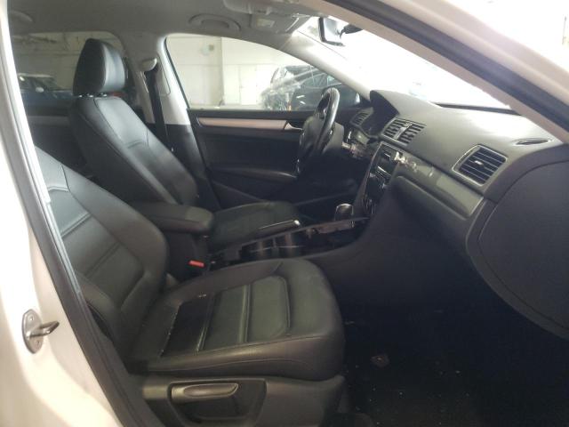 1VWAS7A31EC064213 - 2014 VOLKSWAGEN PASSAT S WHITE photo 5