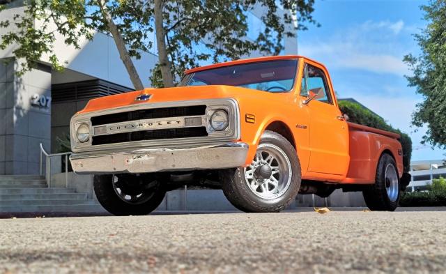 CE240Z139316 - 1970 CHEVROLET C20 ORANGE photo 2