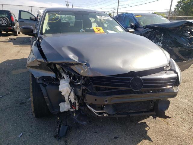 3VW2K7AJ1EM366702 - 2014 VOLKSWAGEN JETTA BASE Մոխրագույն լուսանկար 9