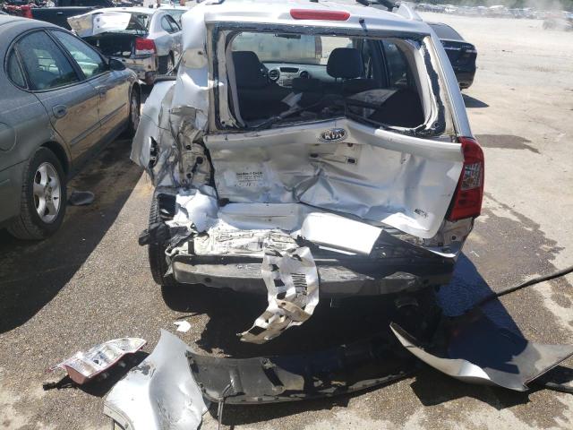 KNAFG525277069895 - 2007 KIA RONDO BASE SILVER photo 9