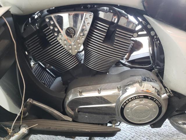 5VPTW36N3C3004015 - 2012 VICTORY MOTORCYCLES CROSS COUN WHITE photo 6
