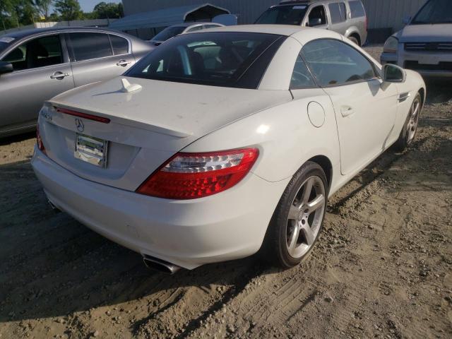 WDDPK4HA5CF035556 - 2012 MERCEDES-BENZ SLK 250 WHITE photo 4