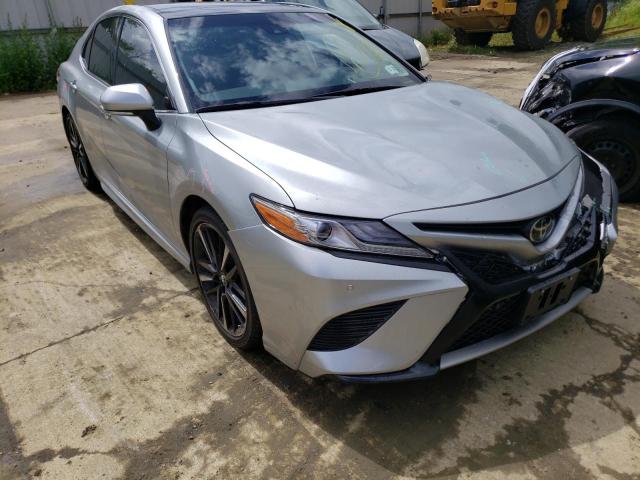 4T1BZ1HK5JU501496 - 2018 TOYOTA CAMRY XSE GRAY photo 1