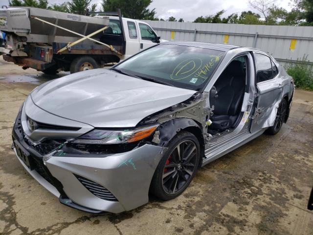 4T1BZ1HK5JU501496 - 2018 TOYOTA CAMRY XSE GRAY photo 9