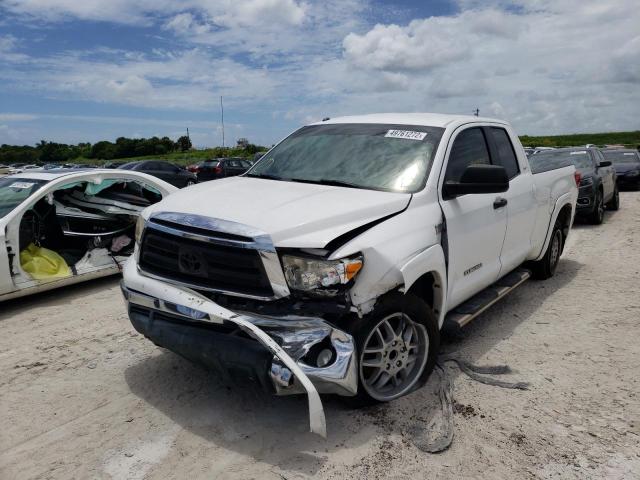 5TFRY5F11BX105329 - 2011 TOYOTA TUNDRA DOU WHITE photo 2