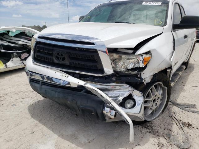 5TFRY5F11BX105329 - 2011 TOYOTA TUNDRA DOU WHITE photo 9