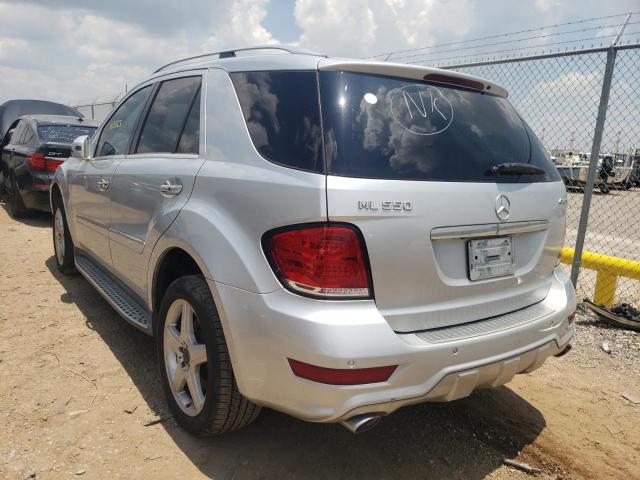 4JGBB7CB8BA653189 - 2011 MERCEDES-BENZ ML 550 4MA SILVER photo 3